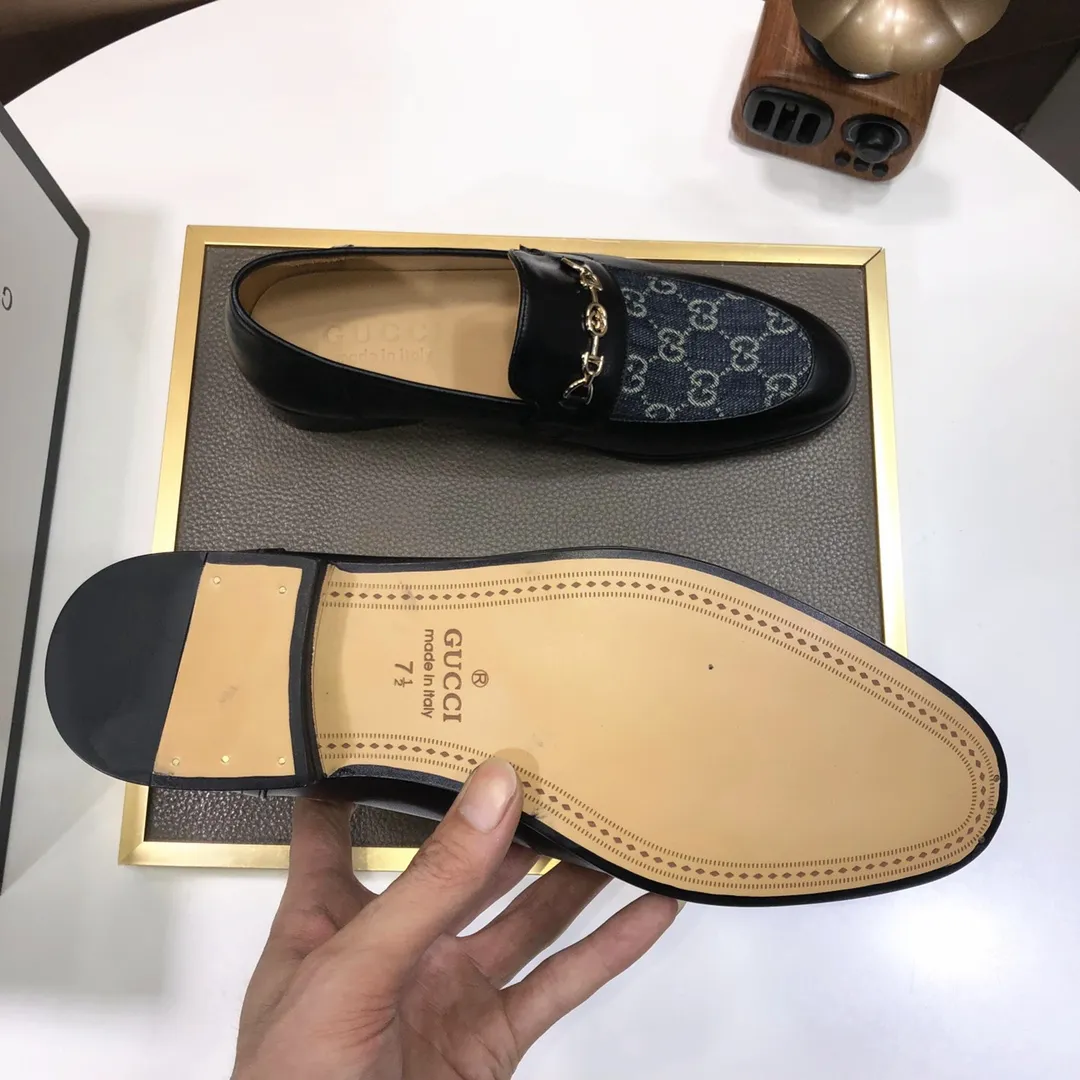 Factory batch 500💰Italy’s top luxury men’s shoe giant (GUCCI) (Gucci) (full cowhide lining) new arrival🍃Original European style🔰 Pleasant to the eye😍In order to make the shoes more durable and non-deformable🌀The production continues to follow traditional methods but there is still no lack of innovation💪The original sheepskin is selected for the leather♻️Smooth, natural and extra bright⭐Made of imported cowhide The rich man’s first choice 38-45 (45 customized)